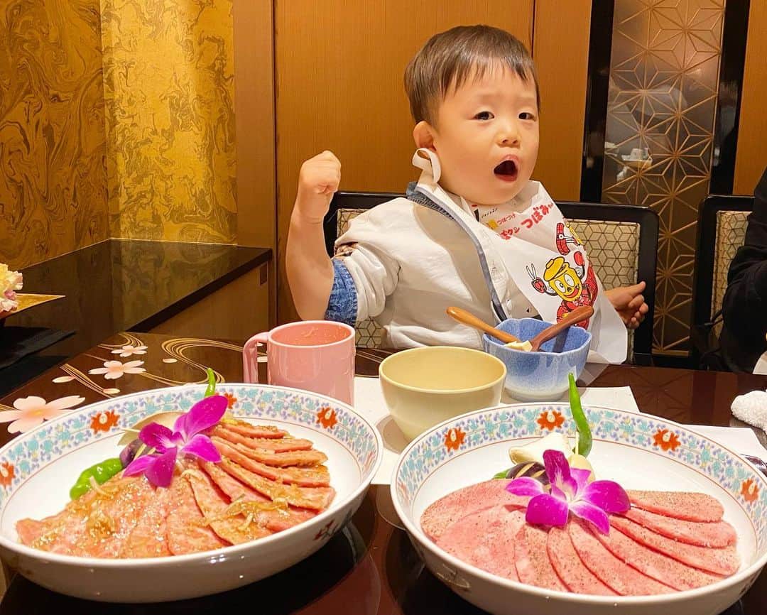 上原誠さんのインスタグラム写真 - (上原誠Instagram)「２歳🎊  おめでとう🍾  #hbd」1月21日 21時33分 - m.uehara