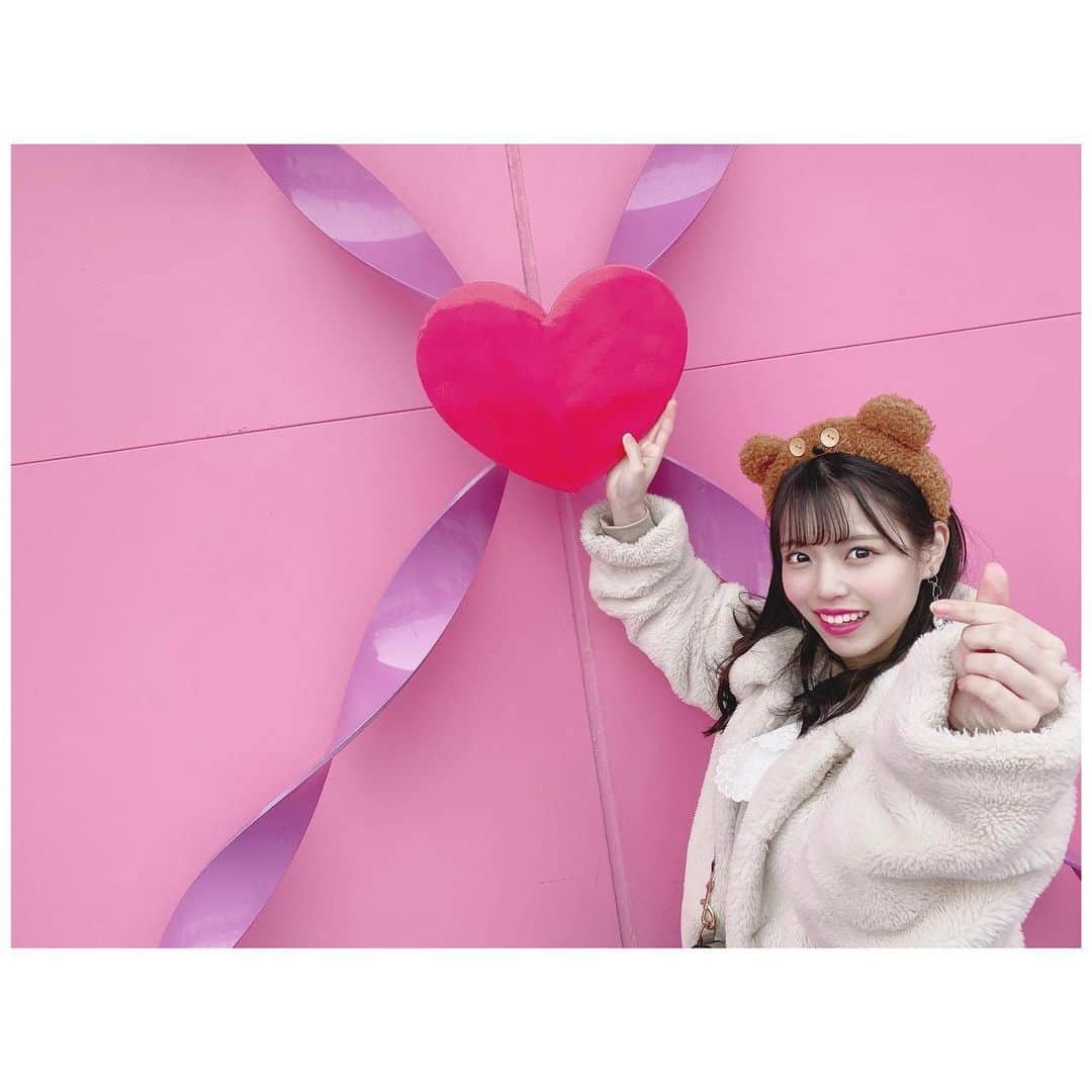 岩田陽菜さんのインスタグラム写真 - (岩田陽菜Instagram)「このユニバで1番撮りたかった場所💞💞 ﻿ ﻿ ピンクで可愛くて、お気に入りな写真スポットになりました〜💓💓💓﻿ ﻿ ﻿ ﻿ #ブラウンコーデ#ユニバフード﻿ #ユニバ#usj#ユニバーサルスタジオジャパン#遊園地#ティム#tim#ティムコーデ#usjコーデ﻿ #フォトスポット#pink#heart#かわいい﻿ ﻿ #過去pic」1月21日 21時37分 - hina_naso_stu48