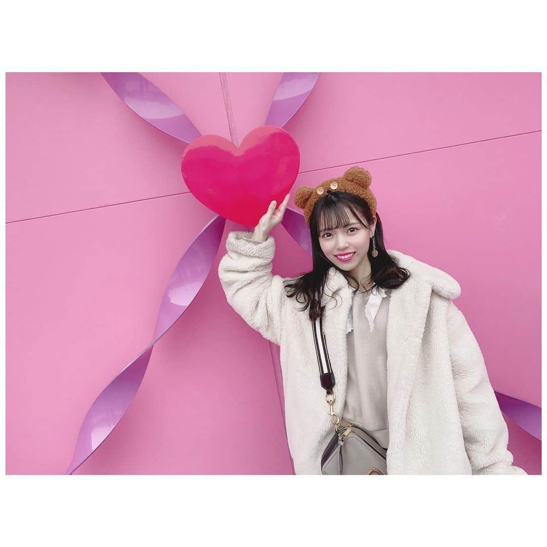 岩田陽菜さんのインスタグラム写真 - (岩田陽菜Instagram)「このユニバで1番撮りたかった場所💞💞 ﻿ ﻿ ピンクで可愛くて、お気に入りな写真スポットになりました〜💓💓💓﻿ ﻿ ﻿ ﻿ #ブラウンコーデ#ユニバフード﻿ #ユニバ#usj#ユニバーサルスタジオジャパン#遊園地#ティム#tim#ティムコーデ#usjコーデ﻿ #フォトスポット#pink#heart#かわいい﻿ ﻿ #過去pic」1月21日 21時37分 - hina_naso_stu48