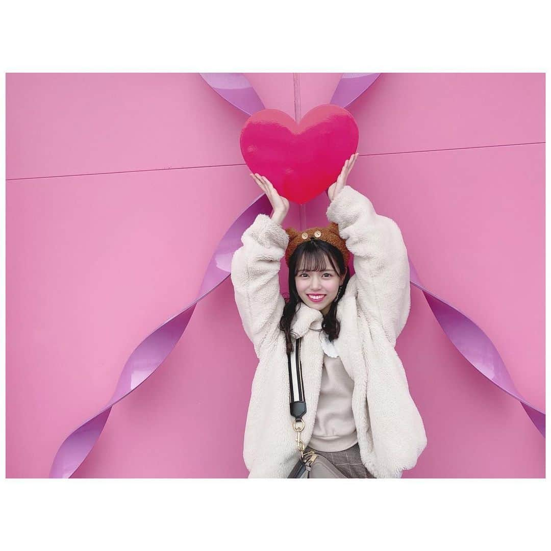 岩田陽菜さんのインスタグラム写真 - (岩田陽菜Instagram)「このユニバで1番撮りたかった場所💞💞 ﻿ ﻿ ピンクで可愛くて、お気に入りな写真スポットになりました〜💓💓💓﻿ ﻿ ﻿ ﻿ #ブラウンコーデ#ユニバフード﻿ #ユニバ#usj#ユニバーサルスタジオジャパン#遊園地#ティム#tim#ティムコーデ#usjコーデ﻿ #フォトスポット#pink#heart#かわいい﻿ ﻿ #過去pic」1月21日 21時37分 - hina_naso_stu48