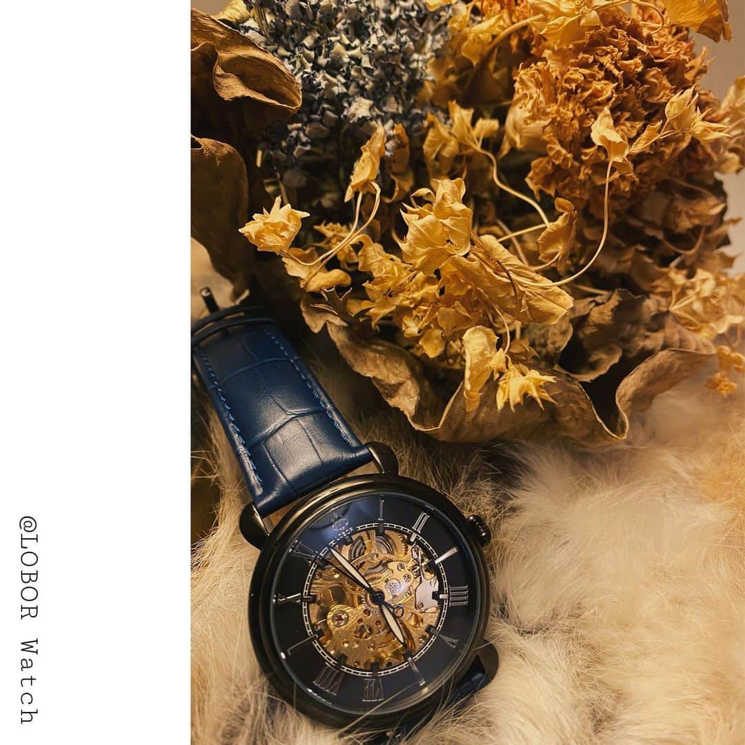 金城優華さんのインスタグラム写真 - (金城優華Instagram)「前の投稿で お問い合わせも多かった こちらの時計は @loborjapan の時計。  文字盤からのぞく歯車が 美しいLOBORの【COSMOPOLITAN】series.  私はPOMPIDOU BLUEを。 黒い縁に インディゴの様な 深く味わいのあるブルーのレザーが美しい  秒針に合わせて動く歯車も どこかロマンティック。  ジェンターレスで 使えるデザインも素敵。  シンプルスタイルや カジュアルスタイル スタイル問わず使える お気に入りアイテム。  This is one of my favorite watch.  【10%off coupon code】   yuukalzd48  (Can be use for 1year.) (1年間使えるので、贈り物や自分へのご褒美等の時にお使いくださいませ。)  #lobor  #ロバー  #腕時計  #時計  #手元倶楽部  #プレゼント  #ペアウォッチ  #コラボレーション  #金城優華  #fashion  #model #ファッション  #金城の服事情」1月21日 21時36分 - yuuka_kinjo_