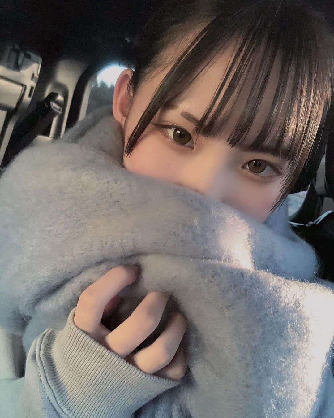 中野みやびさんのインスタグラム写真 - (中野みやびInstagram)「新しいマフラー  #マフラー #muffler #冬 #防寒 #可愛い #blue #パステル #color #お気に入り #青 #水色 #girl #女子 #自撮り #中野みやび #みやび」1月21日 21時48分 - n_miyabi0123