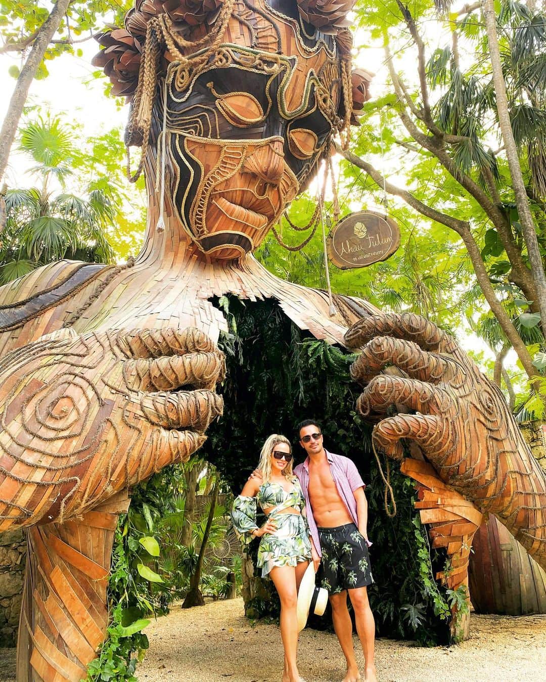 アレッサンドロ・ローザ・ヴィエイラのインスタグラム：「#TBT Recente de uma viagem perfeita na melhor companhia ❤️ @lilifariav  Valeu pela parceria de sempre nos proporcionando as melhores lembranças  @zionturismo_oficial ✅  @ahautulum ✅   Vou reagir a todos comentários 🤩」