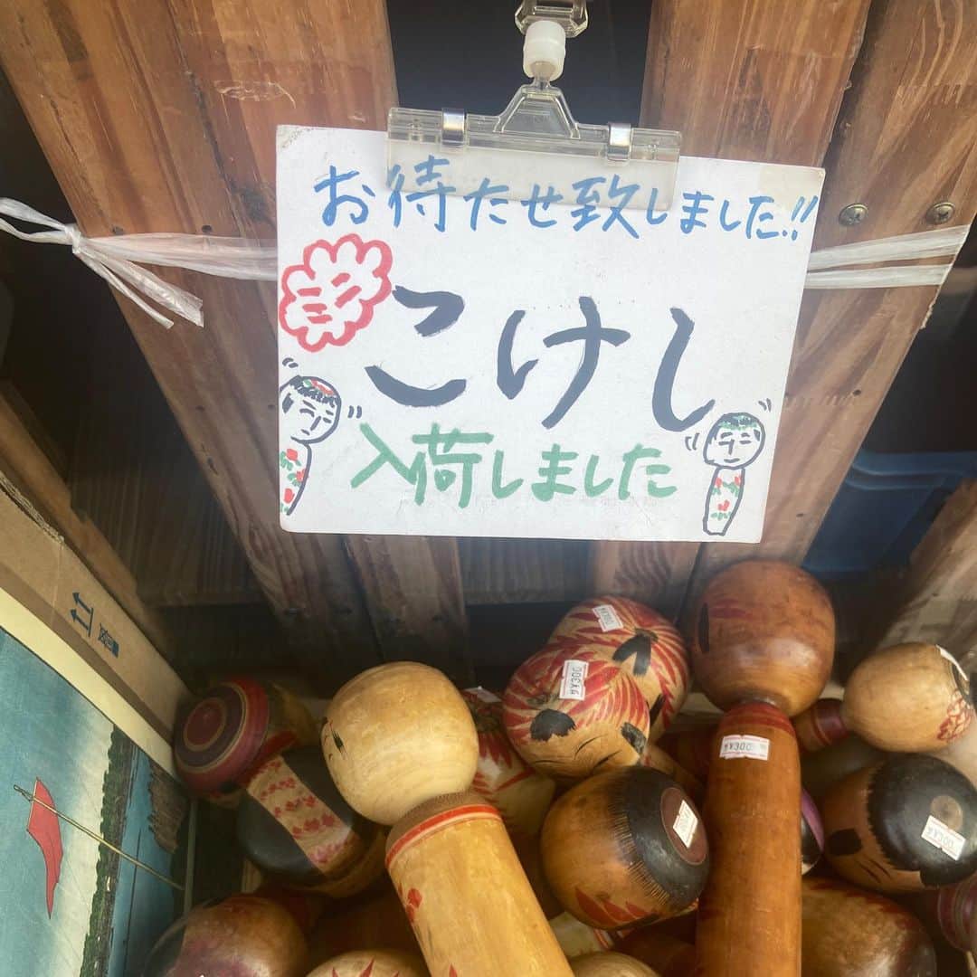 のインスタグラム：「待ってないよ #こけし」