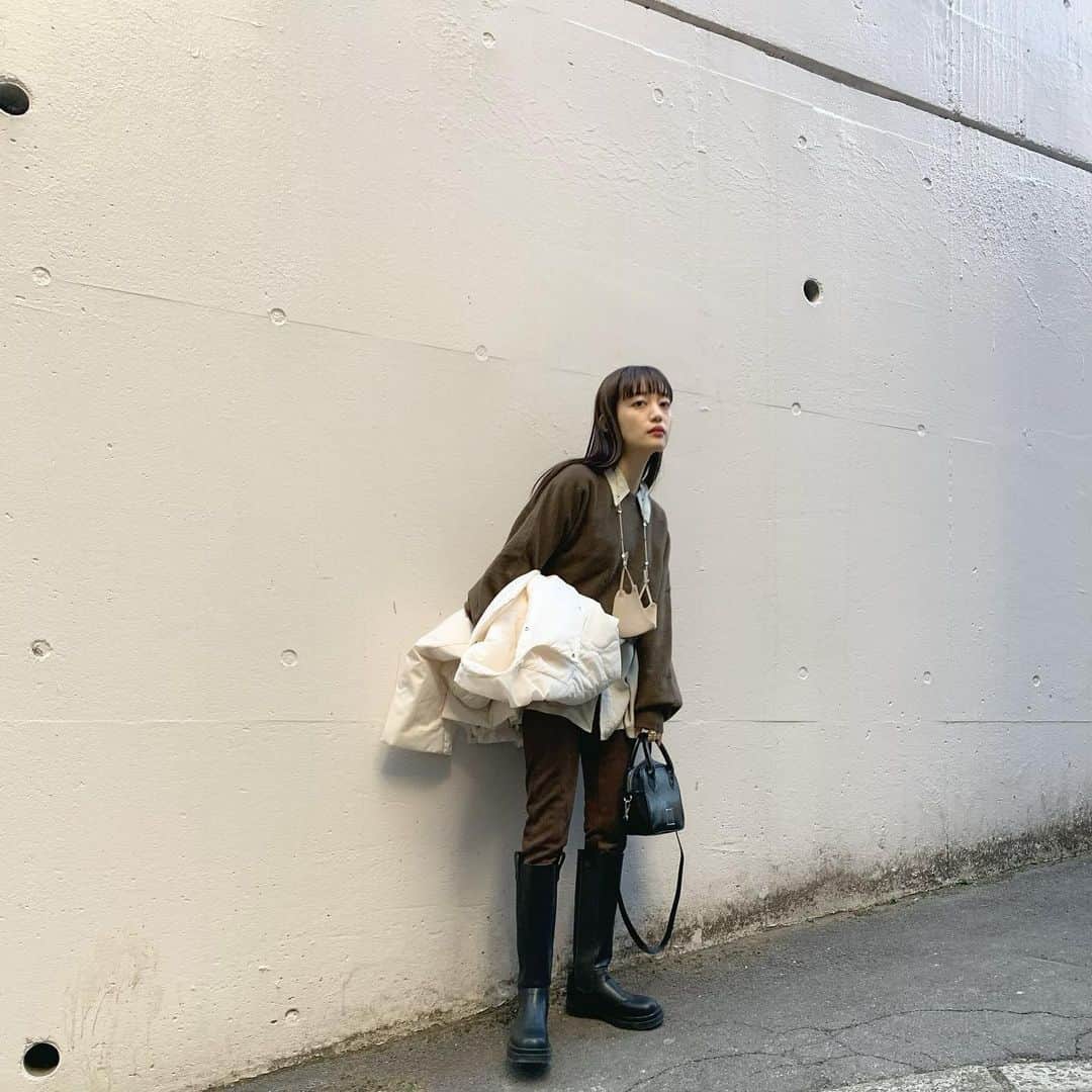 佐藤里緒菜のインスタグラム：「_ ロングブーツを手に入れたら 今度はピタピタなパンツたくさん欲しくなった🤦🏻‍♀️♡  👢@chiik.official です」