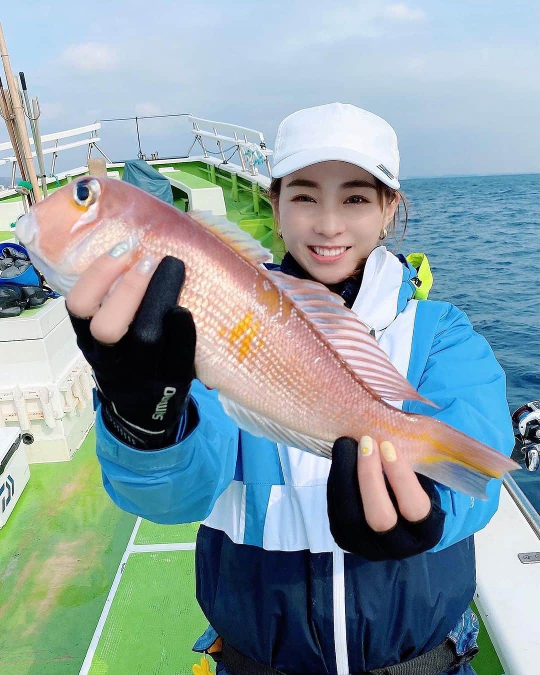 利水翔のインスタグラム：「. .  ﻿ 『TSURI na KIBUN #9』﻿ ご視聴頂きありがとうございました😊❤️﻿ ﻿ アマダイ釣り🎣❤︎﻿ ﻿ あかりさんとの2度目の釣り﻿ とっても楽しかったです😚✨﻿ ﻿ 本命のアマダイ﻿ そして色々なゲストフィッシュも釣れ﻿ とっても楽しい釣りでした✨﻿ ﻿ 楽しそー！！やりたーい！などなど😆﻿ ﻿ 皆様に少しでも﻿ 楽しんで頂ければ嬉しいです🥰﻿  はるな愛さんいつも素敵なナレーション ありがとうございます😇✨ ﻿  再放送も是非見て下さい😘﻿ ﻿ ﻿ ﻿ ﻿ ﻿ ﻿ #enjoy #smile﻿ #ootd #happy﻿ #fishing #angler﻿ #fation #winter﻿ #冬 #釣り#ツリジョ﻿ #コーディネート #撮影 ﻿ #釣りガール #利水つばさ﻿ #ファインダー越しの私の世界﻿ ﻿」