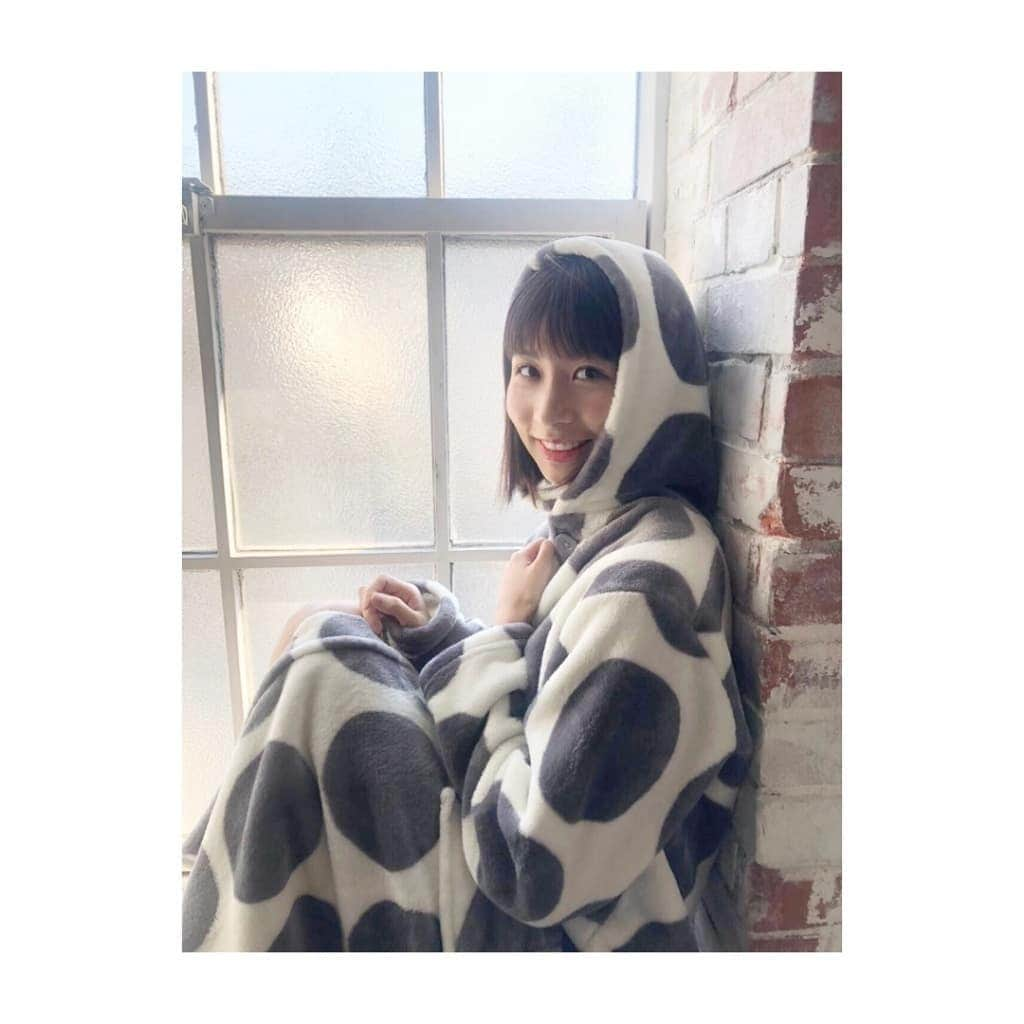 服部彩加さんのインスタグラム写真 - (服部彩加Instagram)「今日のお仕事のオフショット🐮✨✨  これはダルメシアン柄？牛柄？ドット…??  情報解禁お楽しみに…☺💗✨✨✨  #ダルメシアン  #牛 #cow #ドット」1月21日 22時00分 - saika_hattori0228