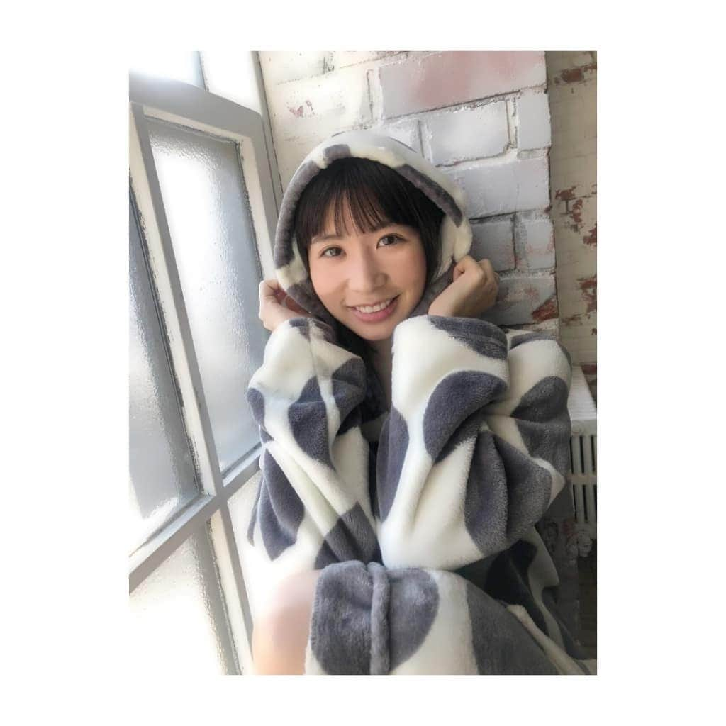 服部彩加さんのインスタグラム写真 - (服部彩加Instagram)「今日のお仕事のオフショット🐮✨✨  これはダルメシアン柄？牛柄？ドット…??  情報解禁お楽しみに…☺💗✨✨✨  #ダルメシアン  #牛 #cow #ドット」1月21日 22時00分 - saika_hattori0228