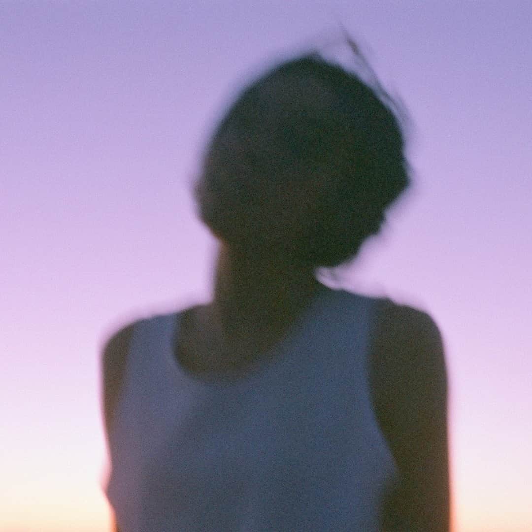 Block.fmのインスタグラム：「Maika Loubtéが新曲「Mist」を1/27リリース！ 実験的要素が強い“マジックポップ”。2021年にリリース予定のニューアルバムに先駆けての配信リリース。⁠ ⁠ 続きはlink in bio」