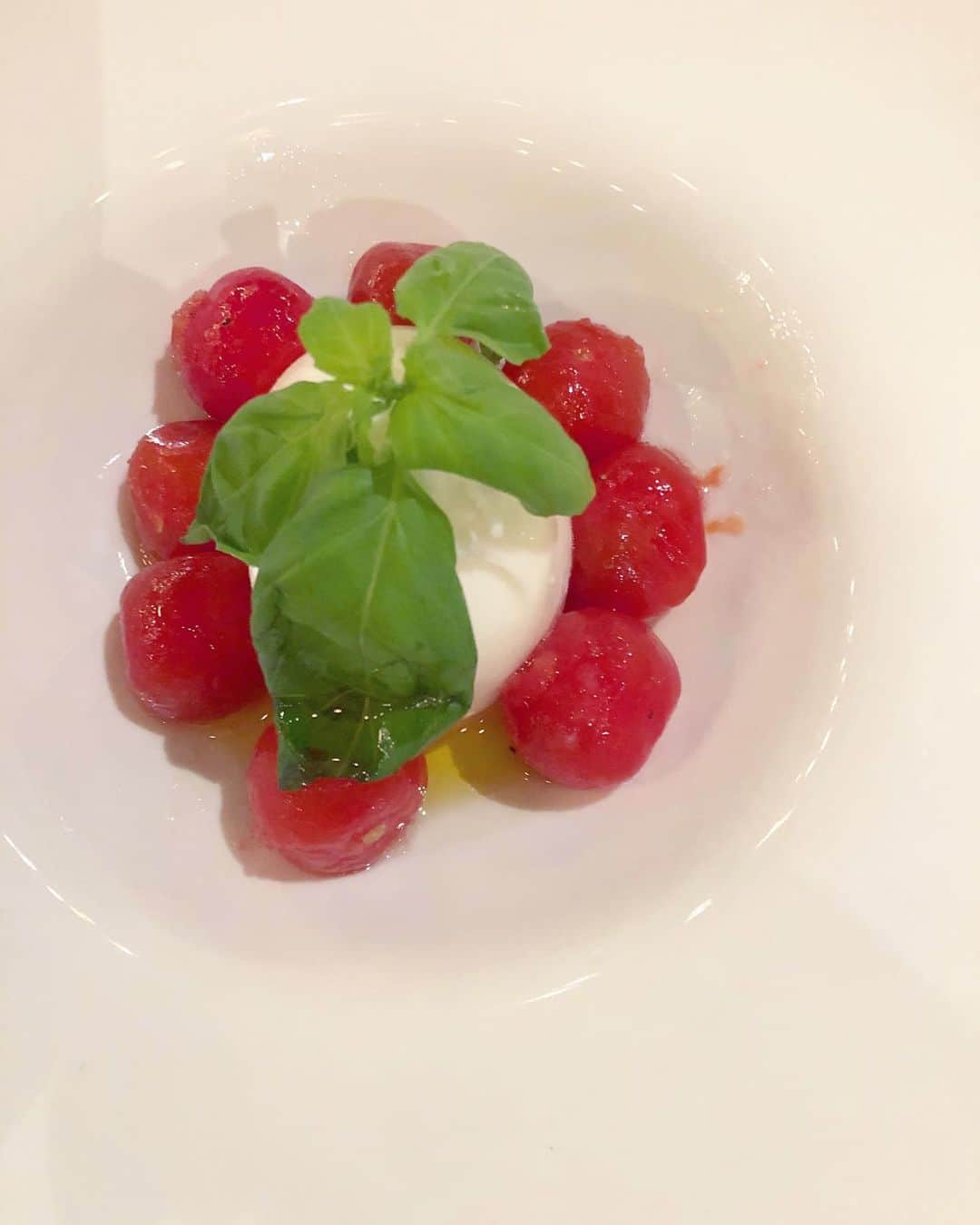 メルのインスタグラム：「🍽」