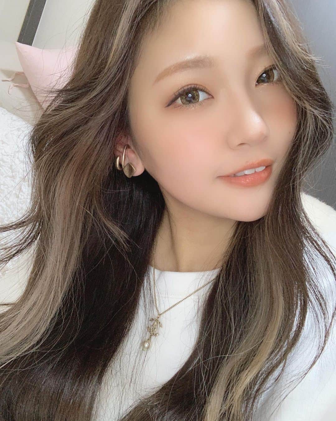 いっちゃん/嶋津 いつみのインスタグラム：「. . やっとこさ前髪伸びてった🙆‍♀️♡ . . . 前髪伸ばしだして2ヶ月弱… ぼちぼちアイコンの写真変えたい🤔💨 . . . . .   #関西  #関西サロモ  #サロンモデル #サロモ #いっちゃん  #フリーモデル #関西モデル  #あざといっちゃん #かわいっちゃん #いっちゃんコーデ  #ブライダルモデル #アレンジモデル #ヘアカラー  #ヘアアレンジ #くしゃ顔  #ヨシンモリ ##関西  #関西サロモ  #サロンモデル #サロモ #いっちゃん  #フリーモデル  #치맥  #좋아요환영 #소통환영 #팔로우환영  #팔로미 #인친환영 #친구해요 #셀카  #셀피」