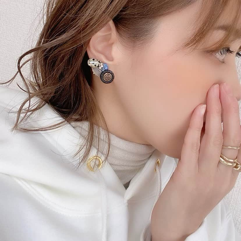 miho.a.nicoさんのインスタグラム写真 - (miho.a.nicoInstagram)「new in❤︎ ・ @3lk_walnut のピアス✨ ヴィンテージボタンが使われたアクセサリーが可愛いんです😍 左右でアシンメトリーなデザインでストーンがキャッチになってます🎵 イヤリングも可愛い❤️ ・ ・ pierce# @3lk_walnut  ・　 ・ #handmade#ハンドメイドアクセサリー#ピアス#pierce#アクセサリー#accessory#アシンメトリー#asymmetry#ハンドメイド#ヴィンテージボタン#ヴィンテージボタンピアス」1月21日 22時11分 - miho.a.nico