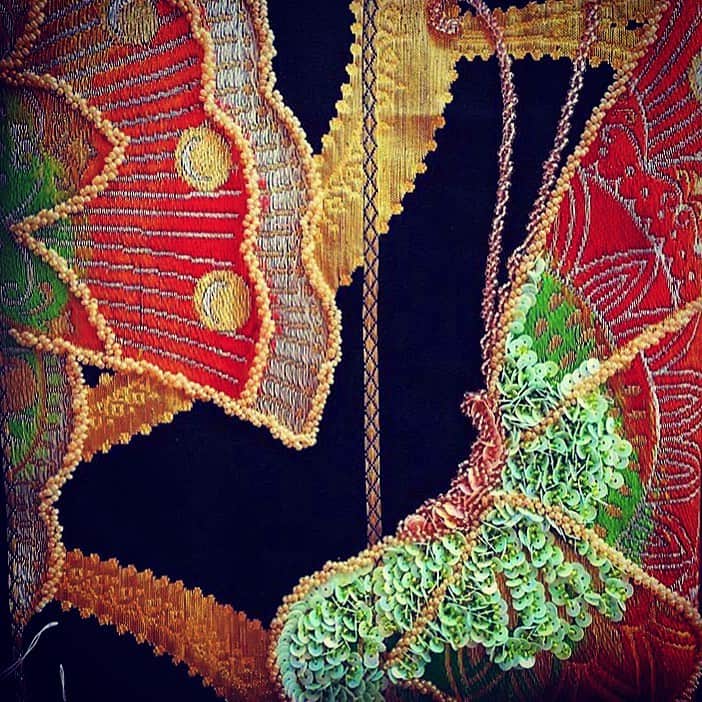のインスタグラム：「. ビーズ刺繍をした。👘🦋✨」