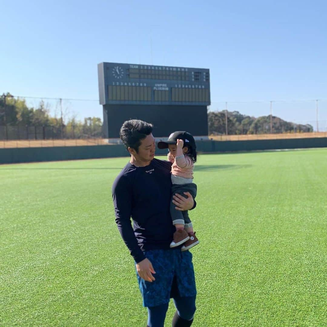 十亀剣さんのインスタグラム写真 - (十亀剣Instagram)「1/5〜1/21まで和歌山県で自主トレさせてもらいました！ コロナで大変な中、受け入れて頂いた田辺スポーツパークの皆さん、本当にありがとうございました！ いい時間が過ごせました！  20歳の松岡には色んなきっかけを掴んでもらえたらいいな！ 色んな意味で得た物はあったみたいだけど🤭笑 今年の松岡に注目！！  坂道もキツかったな…  途中で娘も遊びに来てくれたけど練習をほぼ見る事無く！！散らかして帰ってきました。笑 おてんばに成長しとりますわ！😅  所沢戻ってもしっかり頑張ります！  田辺市の皆さん、本当にありがとうございました！  #自主トレ  #田辺市  #田辺スポーツパーク  #感染対策も忘れずに  #坂道ダッシュ #地味に足が揃ってた。笑 #それ以上でもそれ以下でもない」1月21日 22時20分 - kameken.21