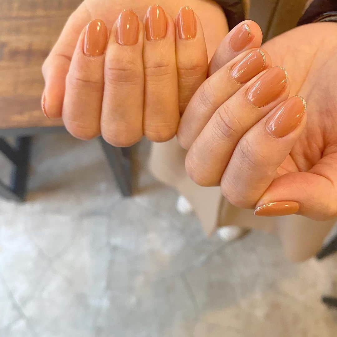 Kana Kobayashiさんのインスタグラム写真 - (Kana KobayashiInstagram)「#ラインフレンチ #ラメライン #キャメル #ネイル #シンプルネイル #nails」1月21日 22時22分 - anela_kana