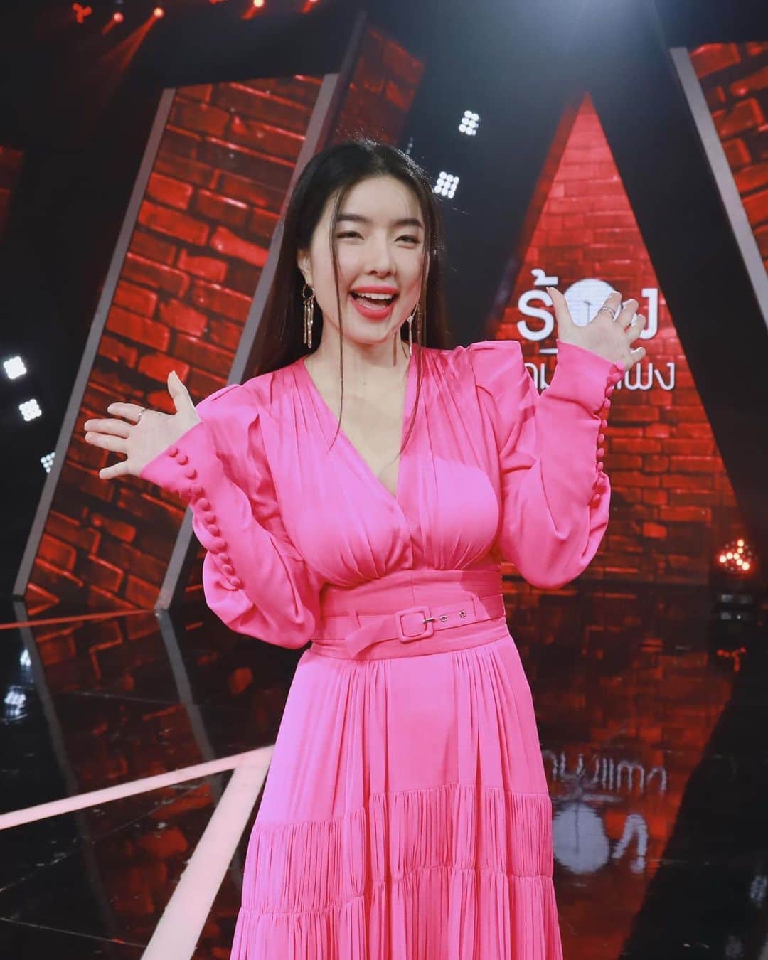 GYEON SEOのインスタグラム：「_* The Wall Song 🎤 . . เปิด @workpoint ตอนนี้เลย จะบอกว่าต้องดู พีคมากแม่ 🙈 @thewallsong_official」