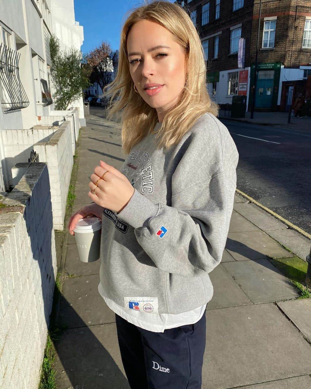 タニヤ・バーさんのインスタグラム写真 - (タニヤ・バーInstagram)「walked to get coffee this morning and the sun was shining and it felt so good #thankyousun 🌞」1月21日 22時27分 - tanyaburr