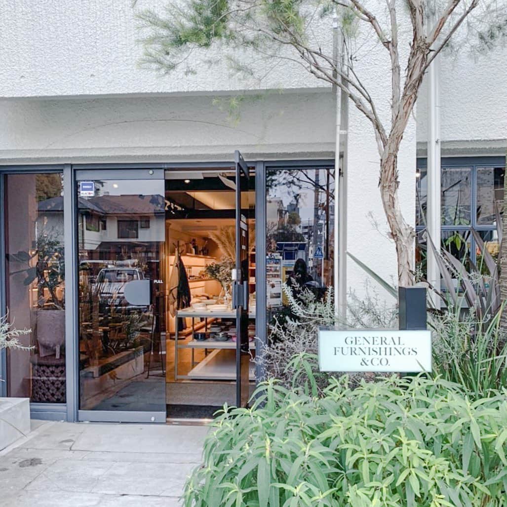 naho_7のインスタグラム：「. 📍#generalfurnishingsandco  ずーっとIGフォローしてて行きたかったとこ 欲しかったカトラリーレスト🍴 グリーンのマーブルのもめっちゃ迷ったけど 買っておけばよかった…🤭」