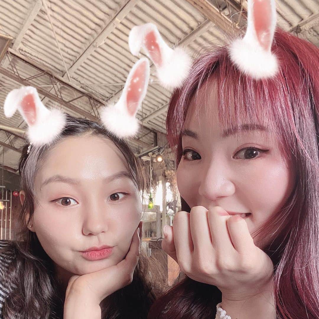 内田有理さんのインスタグラム写真 - (内田有理Instagram)「会社にやって来たモンゴル🇲🇳人のナラーちゃんとデート❤️モンゴルの国立大学出てるらしくて超賢い！日本語検定3級持ってて話せるの✨ナラーちゃんもゲルに住んでたそう✨モンゴルの交通手段は馬。すごいね〜！　モンゴルの女優さんとか、めちゃ美人でビックリ😍💖タイトな服が好まれてて日本のファッションはダボっとした服が多いと言われてそうなのよ、、、モンゴルの大草原憧れるなぁ〜️✨️✨めちゃ楽しかった😆 聞かれるのですが、やっぱり私は香川でいても外国人か県外出身の人といる率高いです。。 #ドボジョ」1月21日 22時59分 - yuriuchida1018