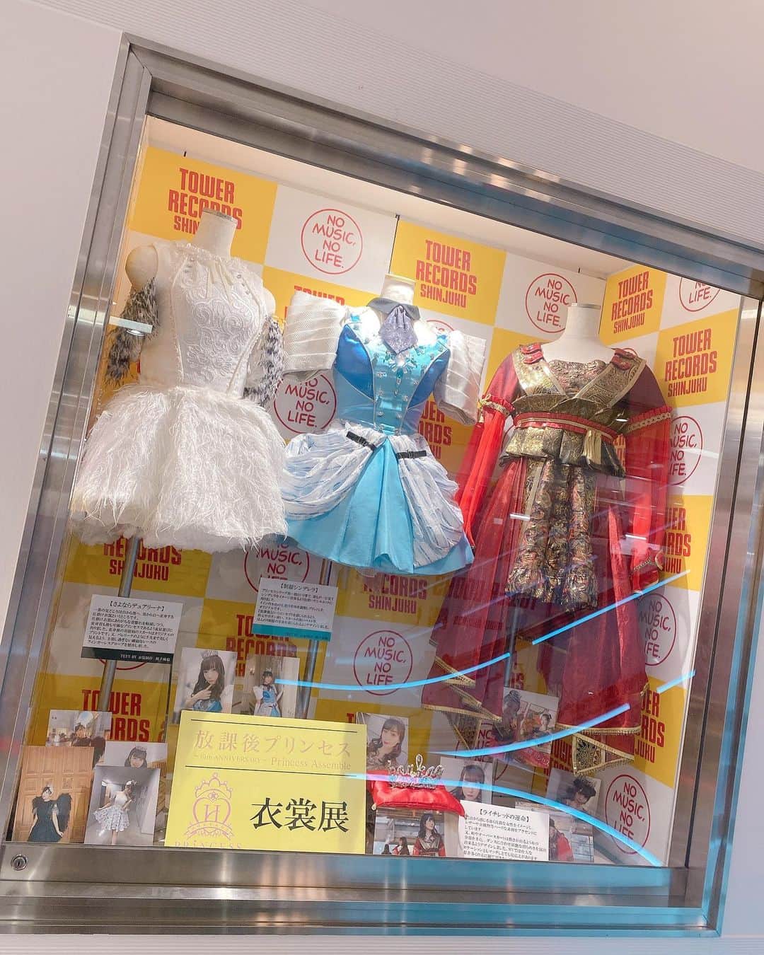 宮下舞花さんのインスタグラム写真 - (宮下舞花Instagram)「放課後プリンセス10周年記念アルバム『 #princessassemble 』発売しました💿💜 . . 長い歴史の中で約7年間走らせていただいて…感謝でいっぱいです！🙇‍♀️♡ . . . 新宿タワレコさんにて衣装展を開催していただいてます！ 渋谷TSUTAYAさんでは展開していただいていたり… 渋谷タワレコさん一階ではモニターで映像を流していただいてます✌︎ 遊びにいってみてね♡ . . 再録した曲もあります！ インタビュー映像や、ページもあります！週末までリリースイベント行っているので是非遊びに来てください✌︎🥰（※感染予防対策を徹底してます）」1月21日 22時56分 - maikamaimaika