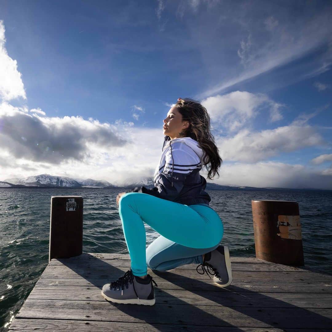 Tianna Gregoryのインスタグラム：「Shop @iamnewd two Tone leggings and windbreakers at the link in my bio!  So many new goodies.  Get your girl some bomb affordable activewear for Valentine’s Day 💕😍」