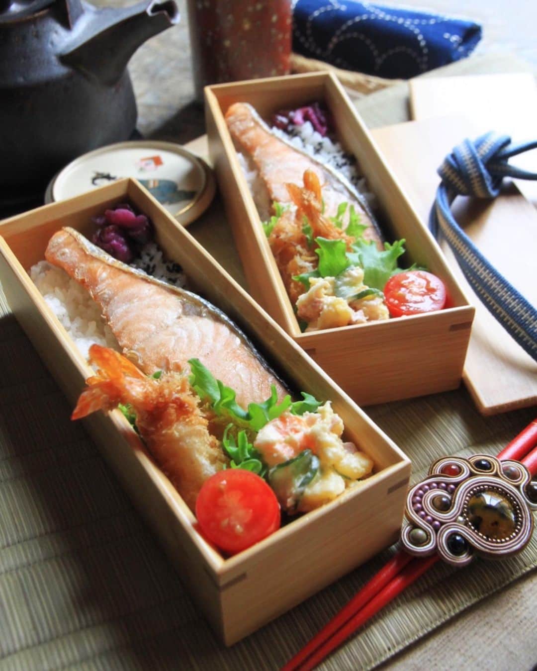Sayaka.Mさんのインスタグラム写真 - (Sayaka.MInstagram)「. Today’s lunch  #japanesefood  I make bento every day🍱 . . おはよう御座います 買い出しなしのためストックの塩鮭 鮭って万能だよなー💓 冷凍庫処理でエビフライ . 今日は買い出し行かないとな〜 カレー三日我慢したから 今日はカレー行ってきます🍛笑笑 . =============== 私のお弁当の記録は My lunch records. 我的便当记录 제 도시락의 기록 ↓↓↓ #sayaka弁当 =============== . #札幌ママ #お弁当 #お弁当作り楽しもう部 #お弁当おかず #竹スス弁当 #アグリアクション北海道 #北海道グルメ #北海道 #札幌 #昼ごはん #ひるごはん #和食 #橋本忍 #器 #器好き #器のある暮らし #器好きな人と繋がりたい #和食ごはん #和食献立 #和食 #和食弁当 #札幌観光大使 #テーブルコーディネート #テーブルコーデ #オベンタグラム #タベリー #フーディーテーブル」1月22日 9時34分 - insta.sayaka