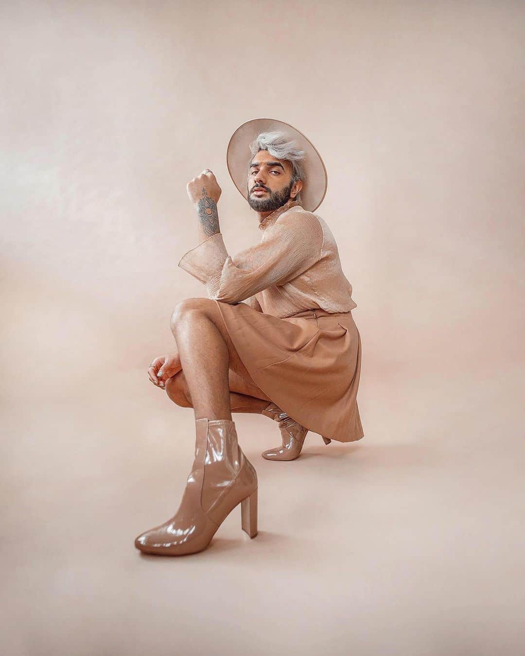 ALDO shoesさんのインスタグラム写真 - (ALDO shoesInstagram)「Legendary! We’re here for this amazing flowy lewk served by @omartakespix and complete with our Aurellane booties. Get these beauties in bio. #AldoCrew #AldoShoes」1月22日 0時46分 - aldo_shoes