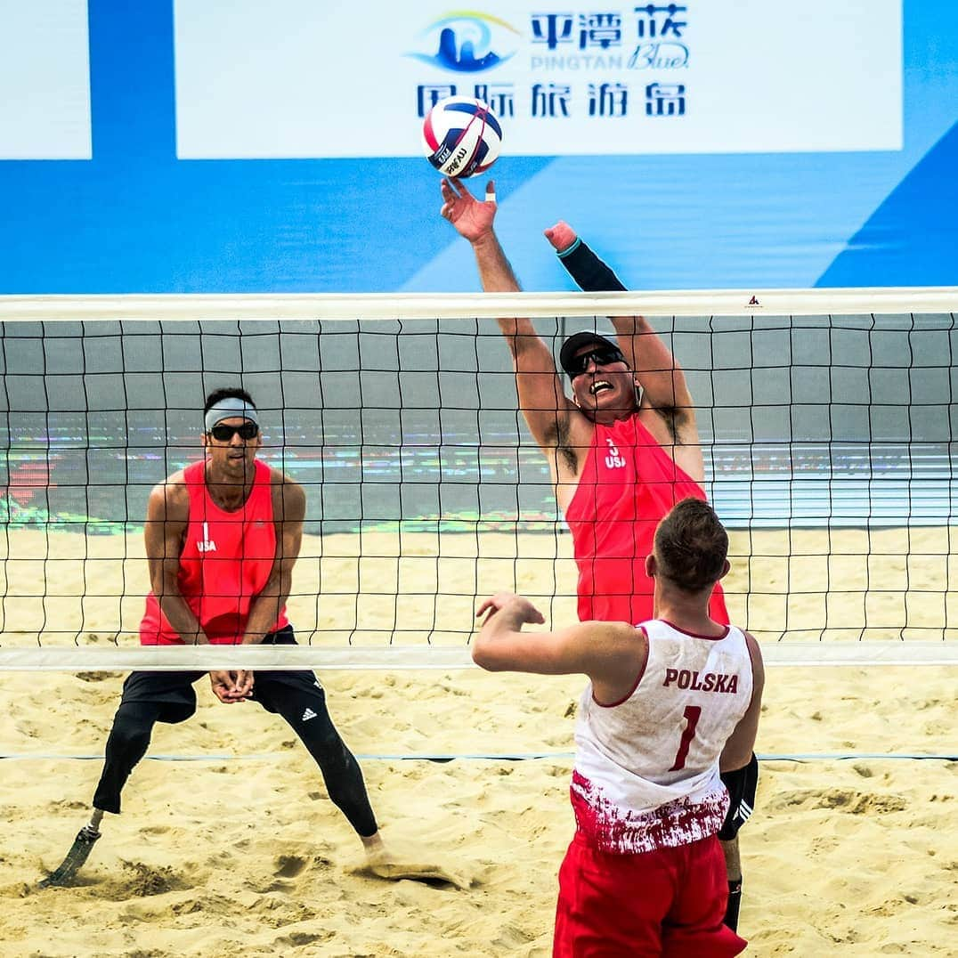 USA Volleyballさんのインスタグラム写真 - (USA VolleyballInstagram)「Thanks to a grant from the Norelli Family Foundation, Hickory Beach Point in Florida will be the home for the emerging sport of Paralympic Beach Volleyball! ❤⛱🏐  🔗 in our bio」1月22日 1時01分 - usavolleyball