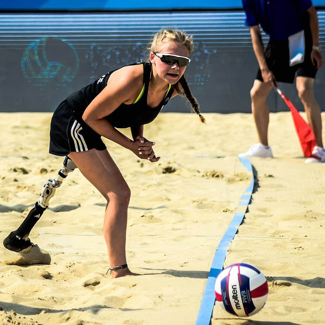 USA Volleyballさんのインスタグラム写真 - (USA VolleyballInstagram)「Thanks to a grant from the Norelli Family Foundation, Hickory Beach Point in Florida will be the home for the emerging sport of Paralympic Beach Volleyball! ❤⛱🏐  🔗 in our bio」1月22日 1時01分 - usavolleyball