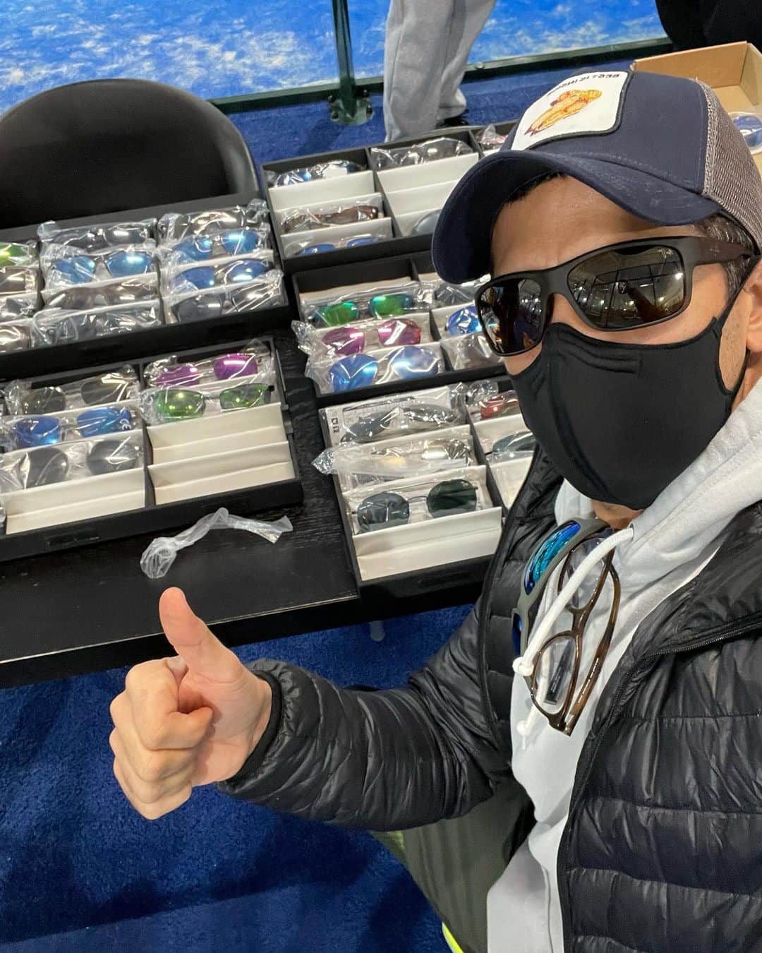 フェルナンド・ベルダスコのインスタグラム：「Después de terminar mi entrenamiento de hoy, ahora me toca ver la nueva colección de gafas @officialmauijim a ver cuál me queda mejor 😉 Ya os enseñare cuáles finalmente he elegido !! 👍🏼」