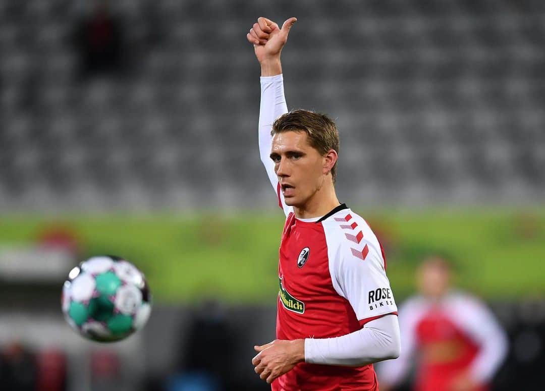 ニルス・ペテルセンのインスタグラム：「#DaumenHoch 👍🏻 #ImSoll #Bundesliga #SCFreiburg #SCF #SCFSGE #WeiterGehts ⚽️ #NP18」