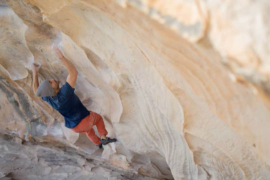 シャーロット・デュリフさんのインスタグラム写真 - (シャーロット・デュリフInstagram)「❓ Imagine a climbing ban in Yosemite, Kalymnos, Rocklands, Fontainebleau, Margalef or Squamish ?  Well the Grampians in Australia are another one of these special places in the World and are in high danger of getting almost fully banned for climbers, and it is simply inconceivable. 😭  ➡️➡️➡️ Check out @acav_official or @verticallifemag recent posts and links to learn more about the situation which is more than unfair and short-sighted and how we, climbers, can and need to act (in many ways!) by this Sunday ⚠️  Pics from @joshlrsn @chadurif @coldhousemedia from our trip in the Grampians in 2017 during #aworldlesstraveled  @mountainhardwear @petzl_official @eb_climbing @volxholds @luxov_connect」1月22日 1時22分 - chadurif