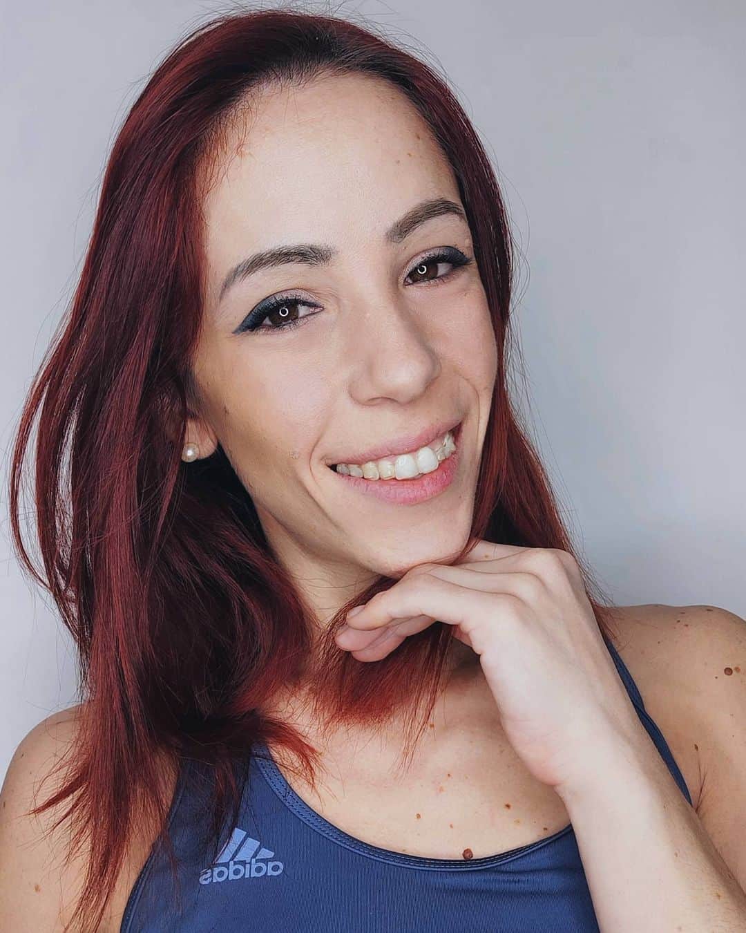 ニコーレ・デラ・モニカのインスタグラム：「Bè che fai, ti trucchi per una volta e non ti fai almeno 2736190048 foto? Io sì 🤣🤣🤣 #picoftheday #easymakeup #makeup #feelinggood #loveyourself」