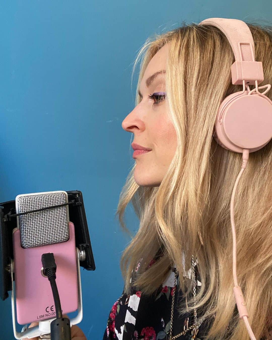 ファーン・コットンのインスタグラム：「Taking part in a @quickbooksuk Q&A all about business this Friday morning at 8:30am, talking all about @happyplaceofficial  Its live and fully interactive, so do send over questions if you have any. See link in @quickbooksuk's bio for all in the info on tuning in  #ad」