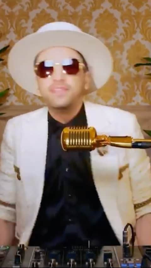 アース・ウィンド・アンド・ファイアーのインスタグラム：「Repost! In case you missed it • @djcassidy Pass The Mic: Inaugural Edition Part One featuring Earth Wind & Fire, Nile Rodgers, & Kathy Sledge! 🎙🇺🇸🎙 #PassTheMic @bideninaugural @joebiden @kamalaharris @nilerodgers @kathysledge」