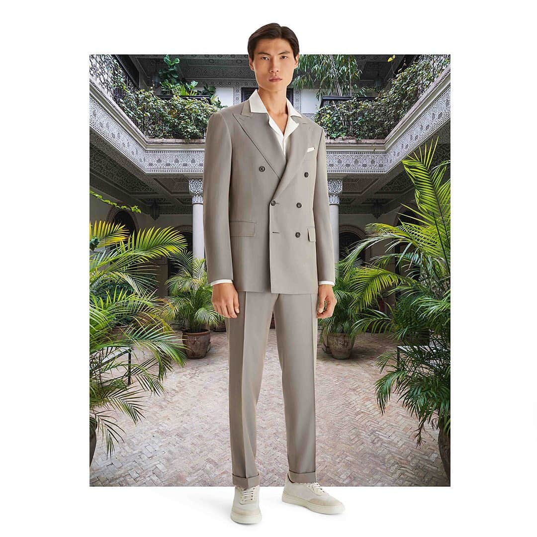 カナーリのインスタグラム：「The nuances of dunes and rocks prevail in the palette of Canali Exclusive, whose dusty colours compose sophisticated hues exalted by exquisite fabrics. The new #CanaliSS21 collection is coming soon. #StayTuned #Canali1934 #MadeInItaly」