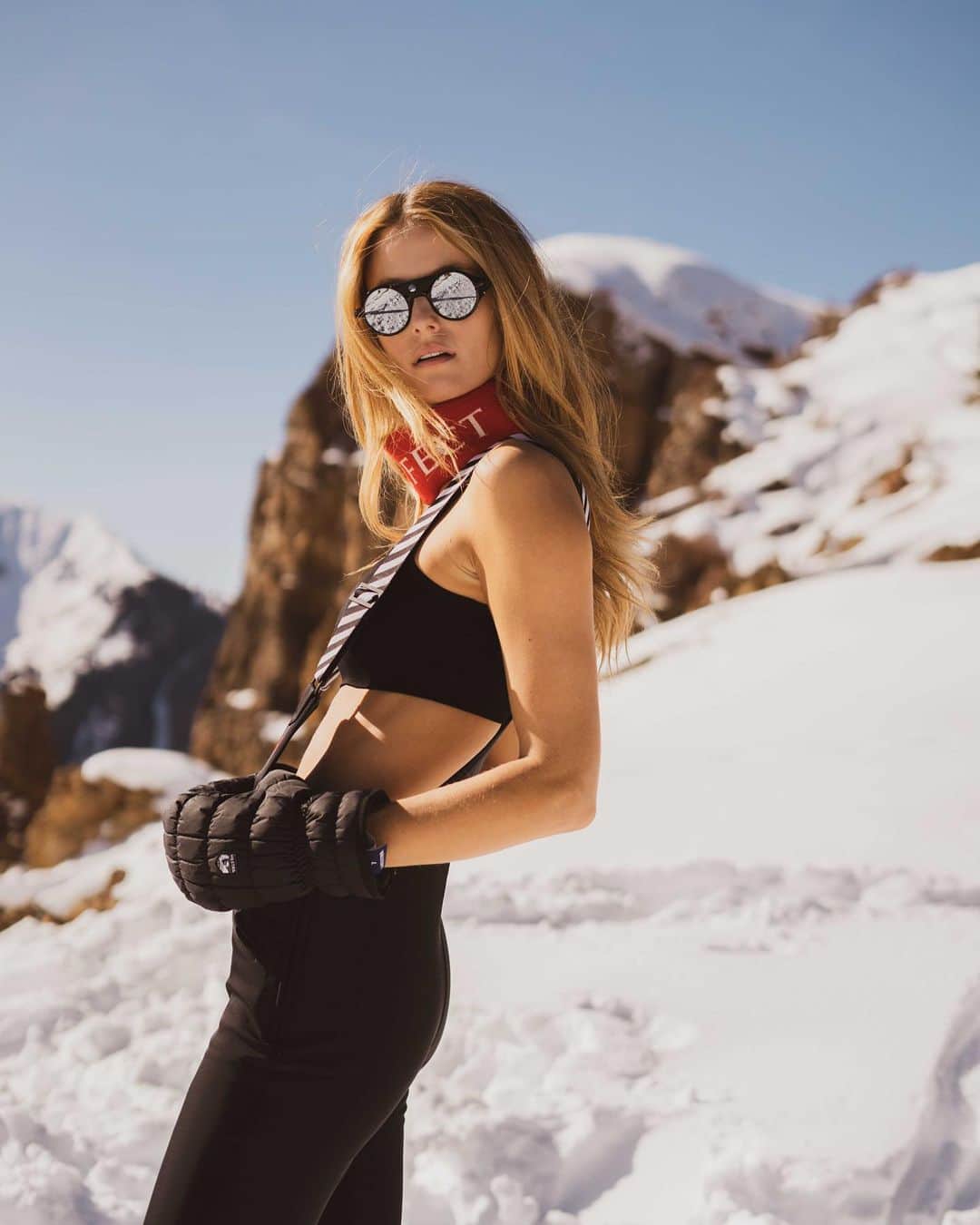 ケイト・ボックさんのインスタグラム写真 - (ケイト・ボックInstagram)「How to counteract a ski tan ... 🎿🎿🎿 📸 @allybmartin」1月22日 1時56分 - katelove