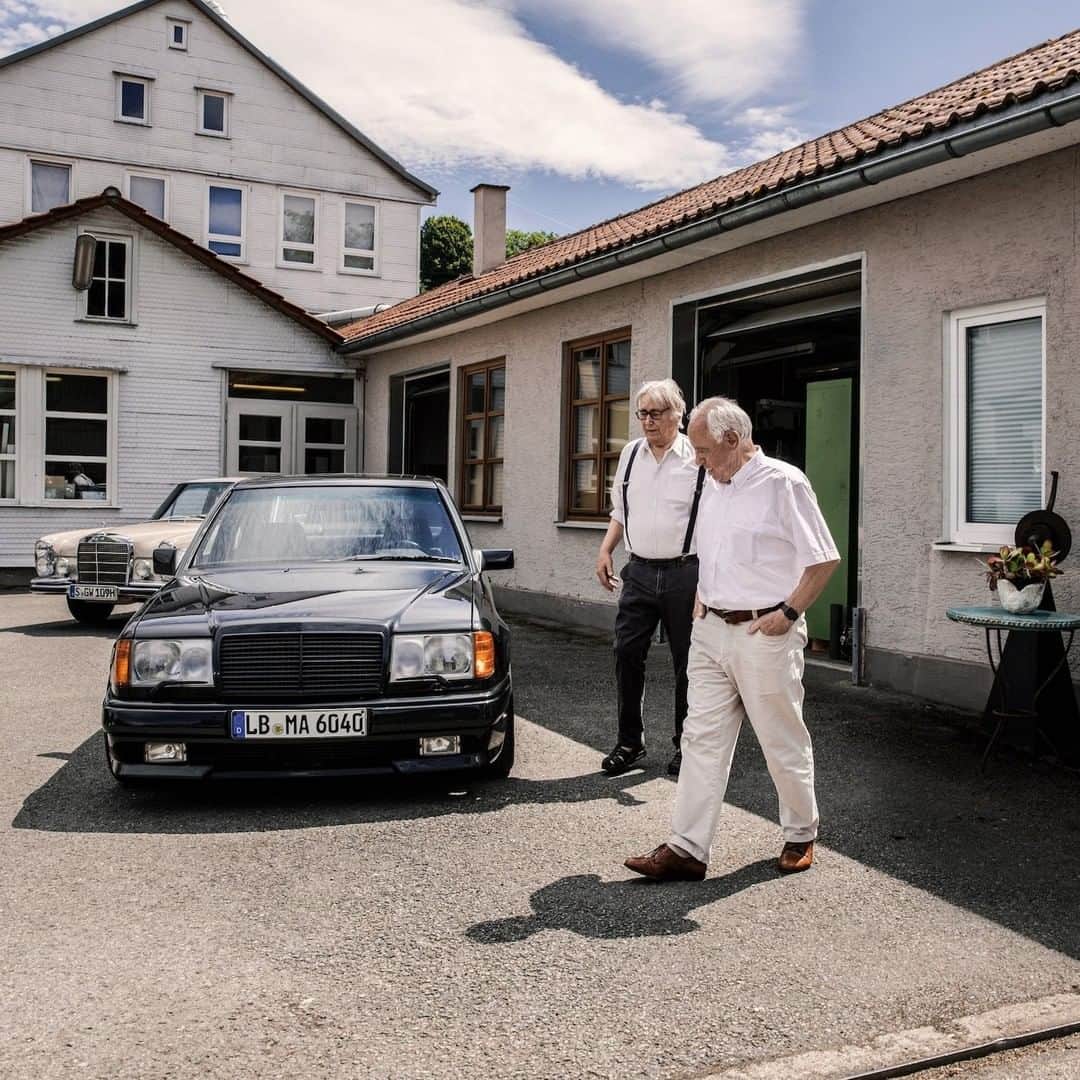 Mercedes AMGさんのインスタグラム写真 - (Mercedes AMGInstagram)「With entrepreneurial courage and lots of innovation, Hans Werner Aufrecht and Erhard Melcher created the global performance brand AMG over 50 years ago. Get to know the ingenious duo here: http://amg4.me/aufrecht_melcher_ig  #MercedesAMG #AMGhistory #AMGclassics #Affalterbach #mbclassics   @mercedesbenzmuseum」1月22日 2時00分 - mercedesamg