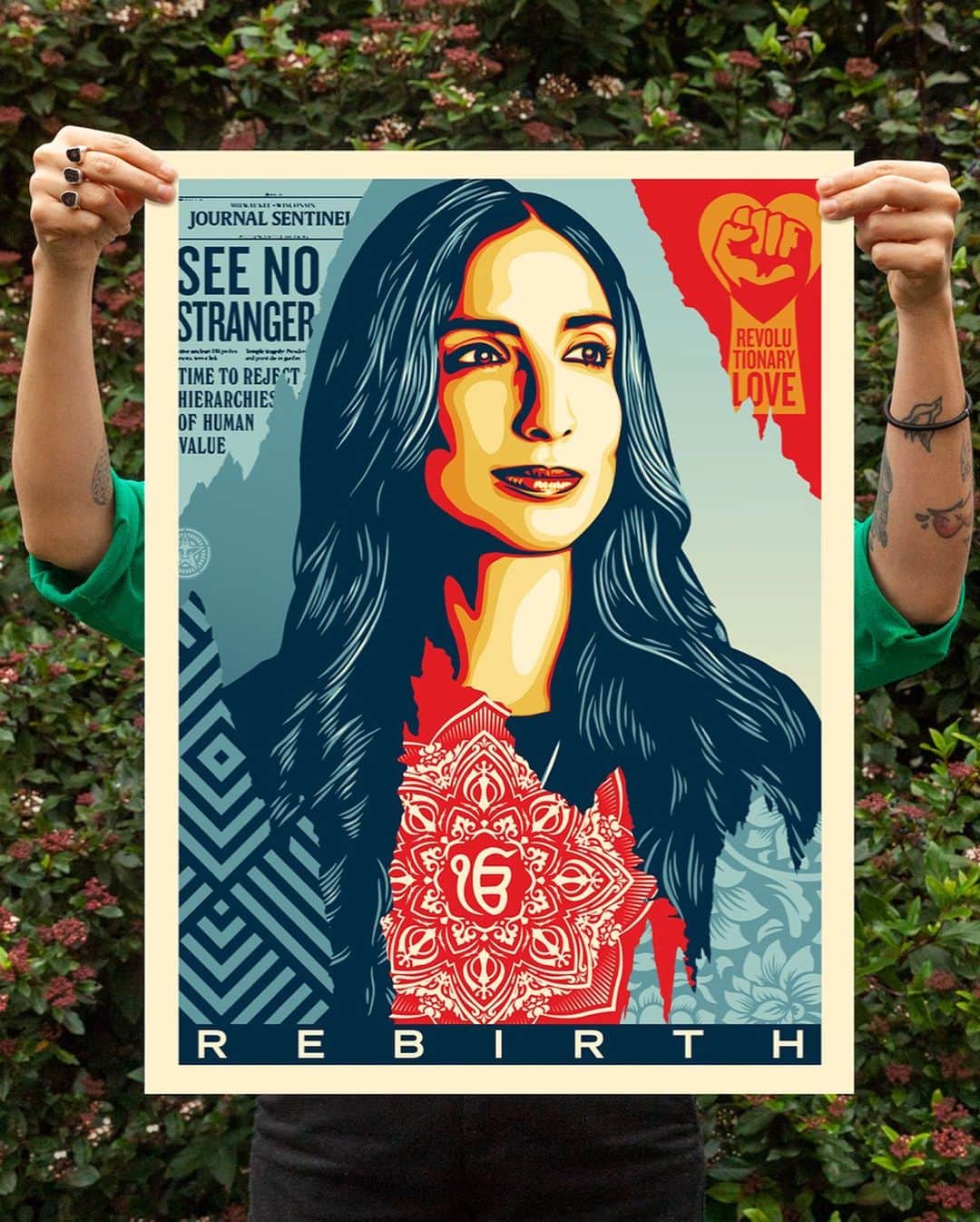 Shepard Faireyさんのインスタグラム写真 - (Shepard FaireyInstagram)「I’m excited to share this new portrait I created of Sikh activist, filmmaker, and civil rights lawyer, @valariekaur of @revloveproject for @thepeoplesinauguration! Valarie's portrait is the first in @Amplifierart’s year long series of curated artworks designed to reframe the issues that have been used to divide the American people and start conversations that can restore our faith in each other, renew hope, and repair the social fabric of this country.  If you haven't already, download the #AmplifierAR app to bring this portrait to life, where you can hear an important message directly from Valarie about restoring the country and leaving no one behind.  Prints of this art will also be given to anyone who donates $100 to @amplifierart. 18 x 24 inches, signed by me, numbered edition of 450, silkscreen print on thick cream Speckletone paper. All proceeds from the sales of this artwork will go back into Amplifier’s initiative to build a series of artworks & conversations in the year to come. Visit store.amplifier.org (link in bio) to purchase now. Thanks for caring! -Shepard」1月22日 2時00分 - obeygiant