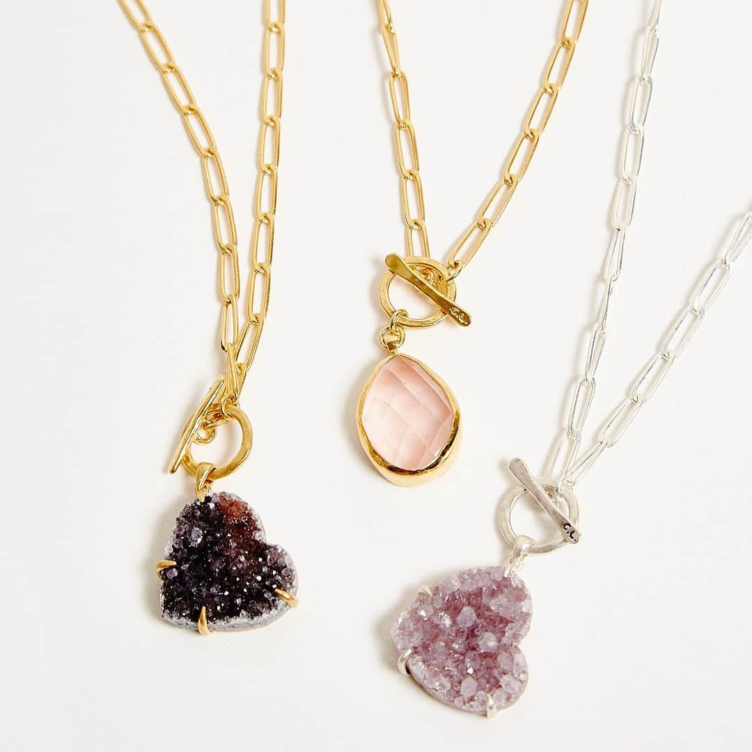 チャンルーのインスタグラム：「Be my Valentine? The new Hanging Heart and Pink Opal toggle necklace have arrived 💕」