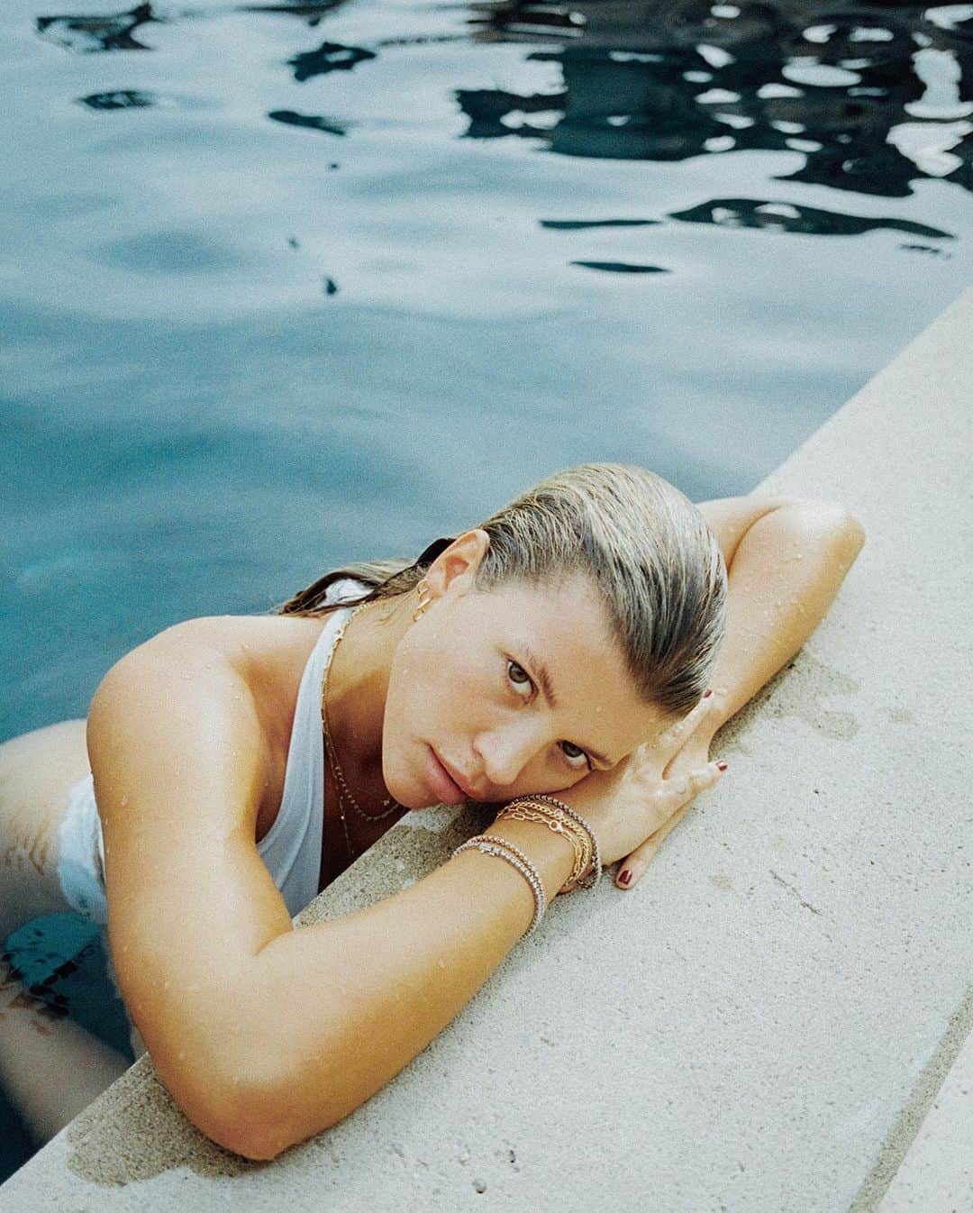 ソフィア・リッチーのインスタグラム：「Swim good」