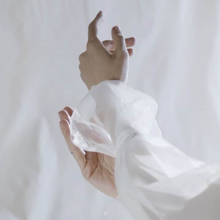 のインスタグラム：「‘Extend your awareness for a second, realise the majesty of a minute and grasp the empathy of an hour.’ – Li Edelkoort. Stay tuned… #Feelit」