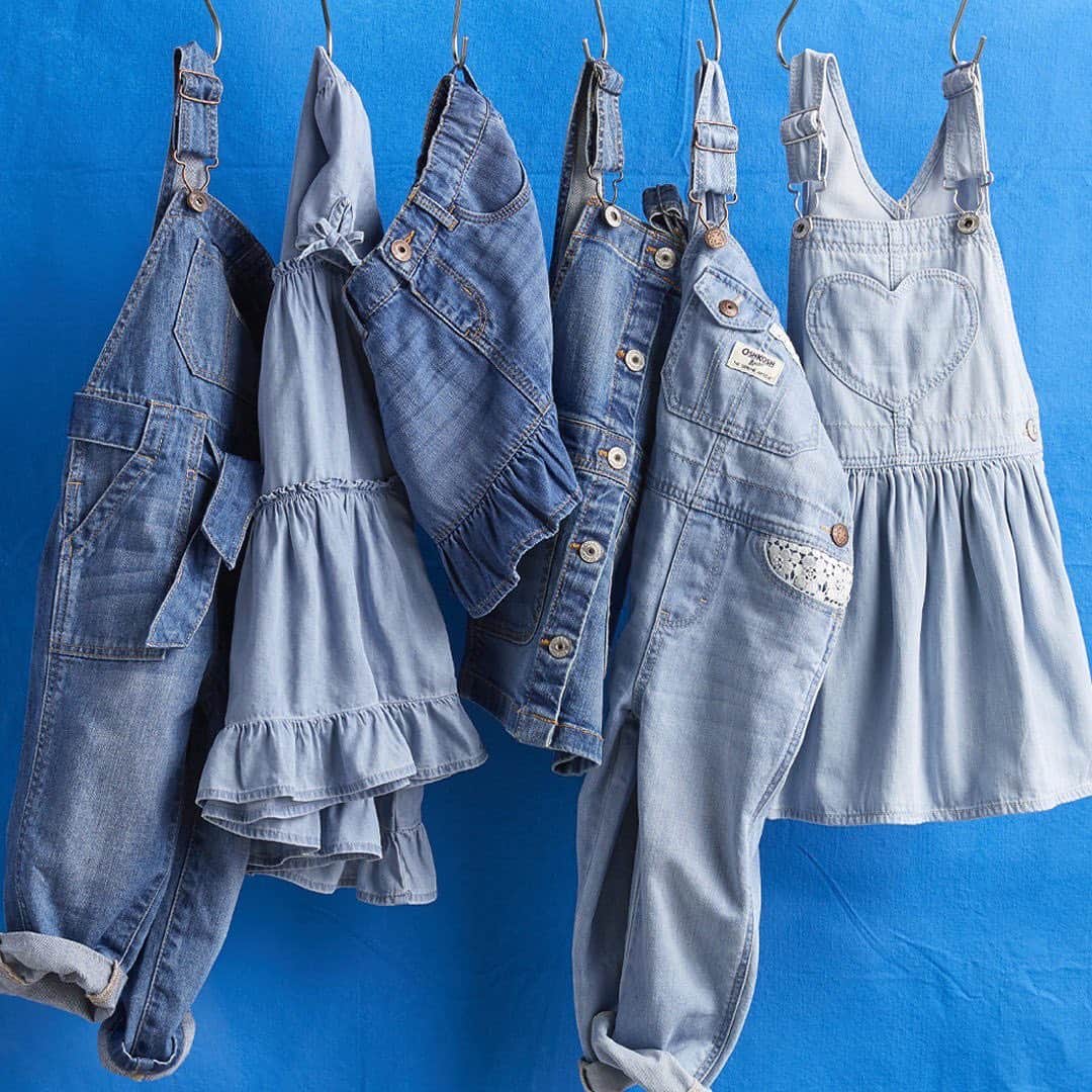 のインスタグラム：「Our newest denim loves 😍. Which new styles will you pick?! #eyeletoveralls #tiewaistoveralls #chambraydress #heartpocket #oshkoshkids」
