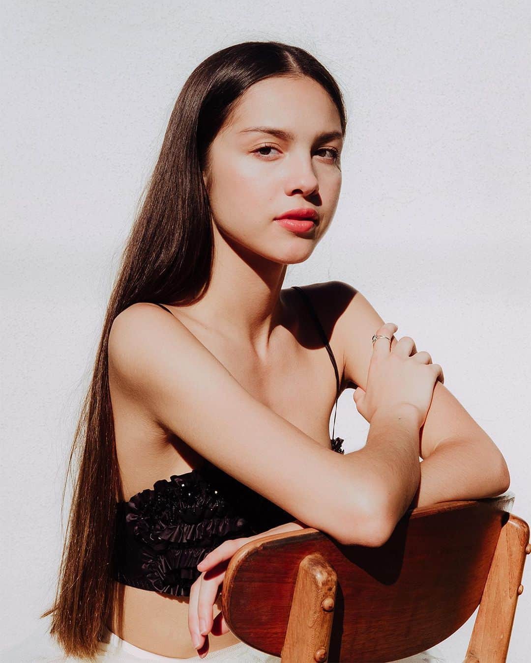 V Magazineさんのインスタグラム写真 - (V MagazineInstagram)「V want to congratulate @olivia.rodrigo on her new smash hit single, #DriversLicense, which has climbed to the #1 spot on the global charts! V LOVE YOU! 🎵♥️  Head to the link in bio to revisit her #GenV feature where the 17 year old actress and singer discusses her all-encompassing acting craft and her dedication to music. — Talent: @olivia.rodrigo Photography: @connorfranta Fashion: @aryehlappin Casting: @itboygregk  [1] Olivia wears 4 @moncler @simonerocha_  [2] Olivia wears @etro」1月22日 2時28分 - vmagazine