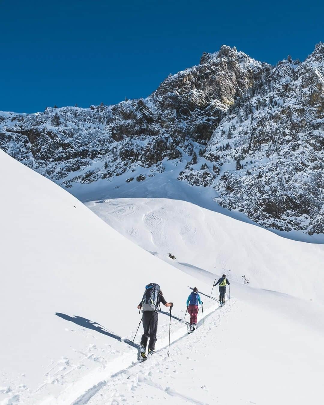ミレーのインスタグラム：「As good as ski touring gets.  📷 @aurel_vssiere / @aubinvaissiere   #MilletRiseUp」