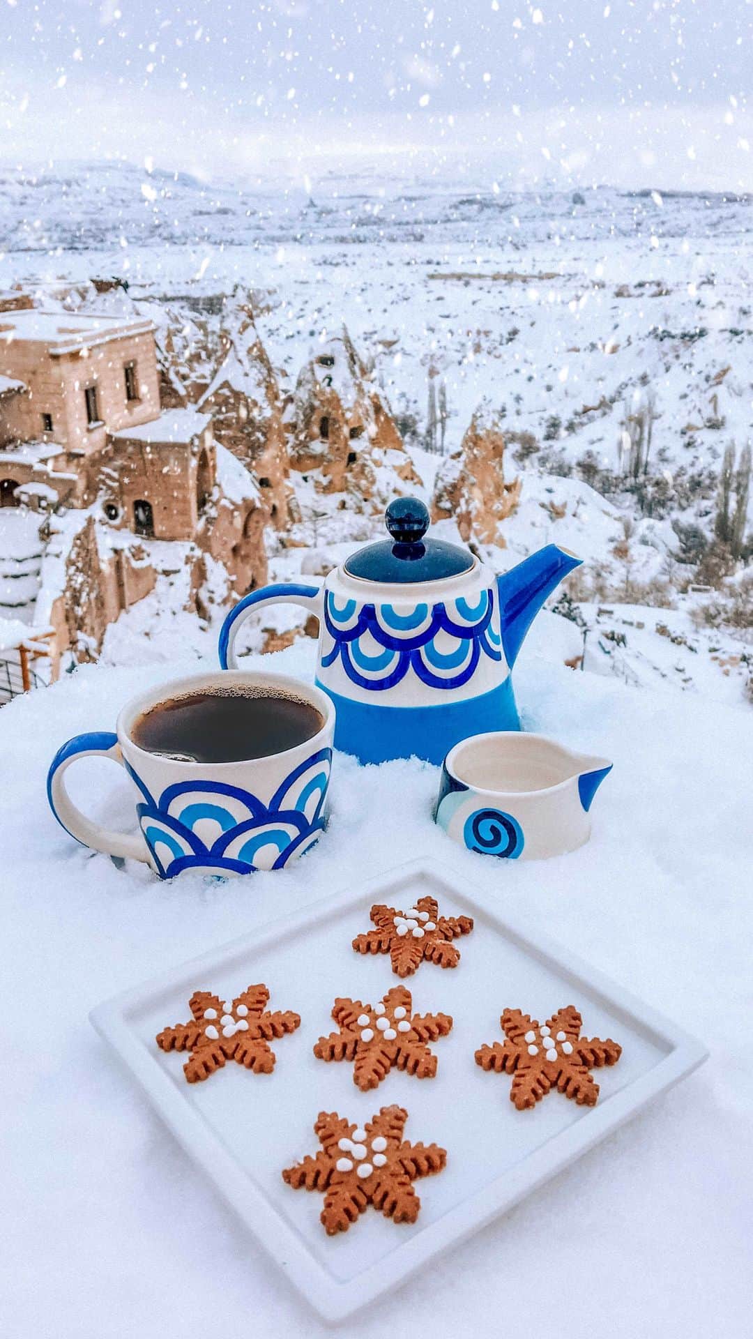 Izkizのインスタグラム：「Cosy days in Cappadocia ☕️ #snow #cappadocia #instagramreels」