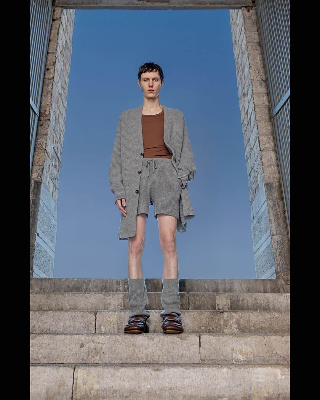 ドリス・ヴァン・ノッテンさんのインスタグラム写真 - (ドリス・ヴァン・ノッテンInstagram)「MEN AW 21-22 All looks on our website Driesvannoten.com Video on IG TV  Picture by @pamelaberkovic  #driesvannoten #mensfashion #fashionshow #aw21 #pfw」1月22日 3時02分 - driesvannoten