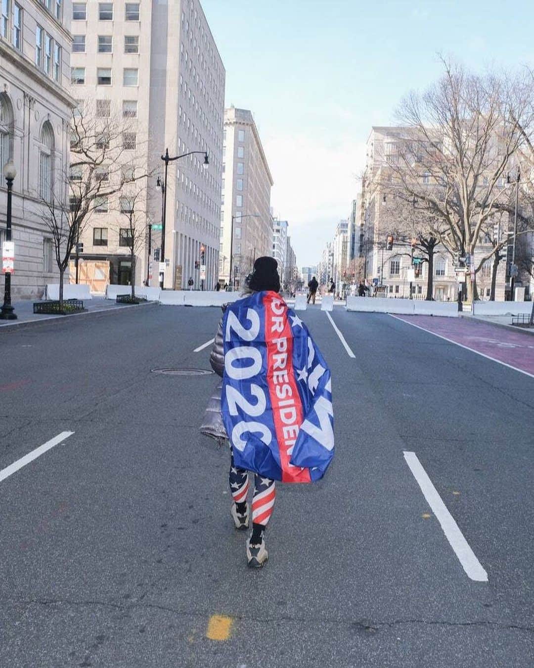 GQさんのインスタグラム写真 - (GQInstagram)「Outside the Inauguration, the streets of Washington were eerily quiet. Head to the link in bio for scenes from a very secure capital city. (📸: @A_damp_owl)」1月22日 3時03分 - gq