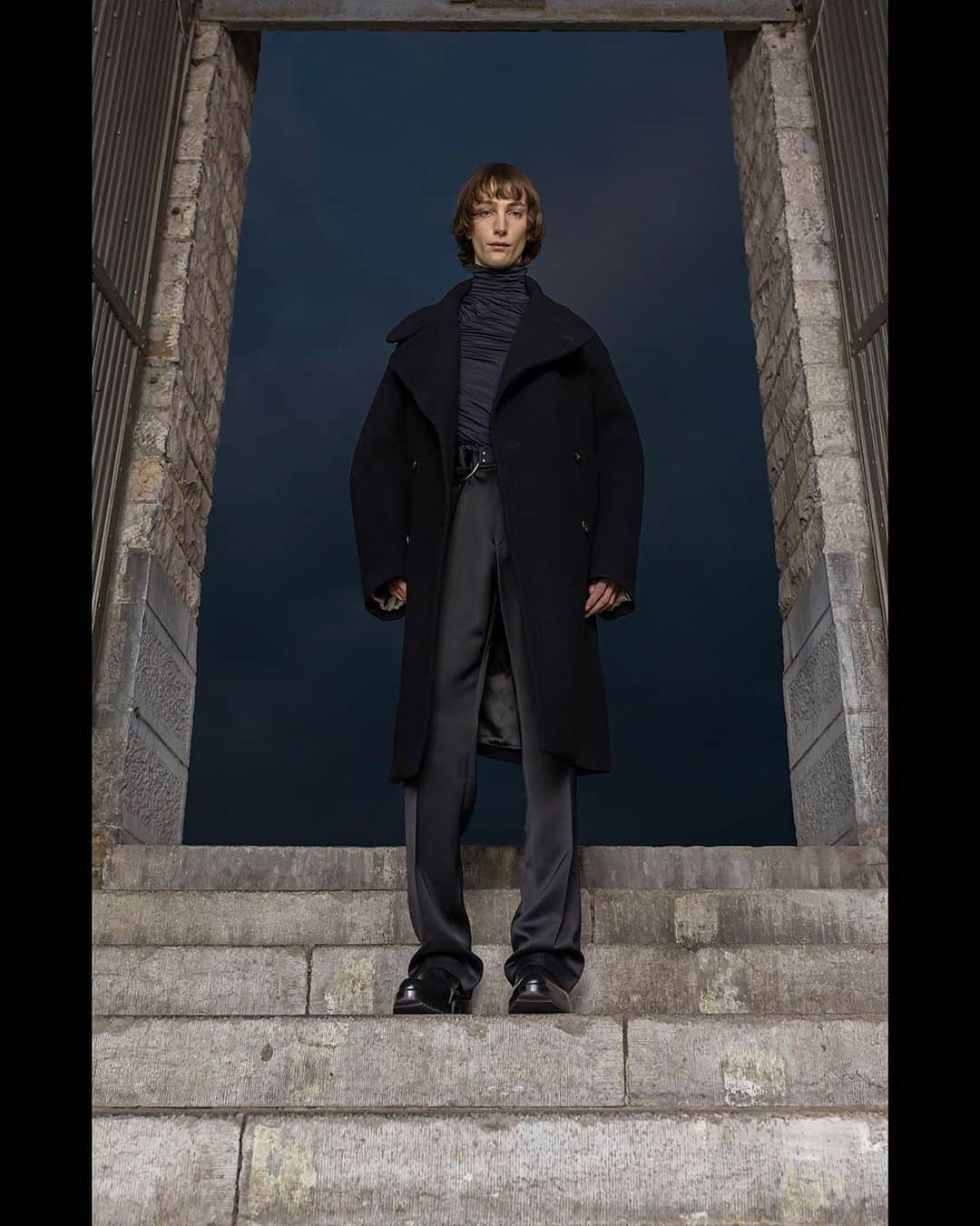 ドリス・ヴァン・ノッテンさんのインスタグラム写真 - (ドリス・ヴァン・ノッテンInstagram)「MEN AW 21-22 All looks on our website Driesvannoten.com Video on IG TV  Picture by @pamelaberkovic  #driesvannoten #mensfashion #fashionshow #aw21 #pfw」1月22日 3時00分 - driesvannoten