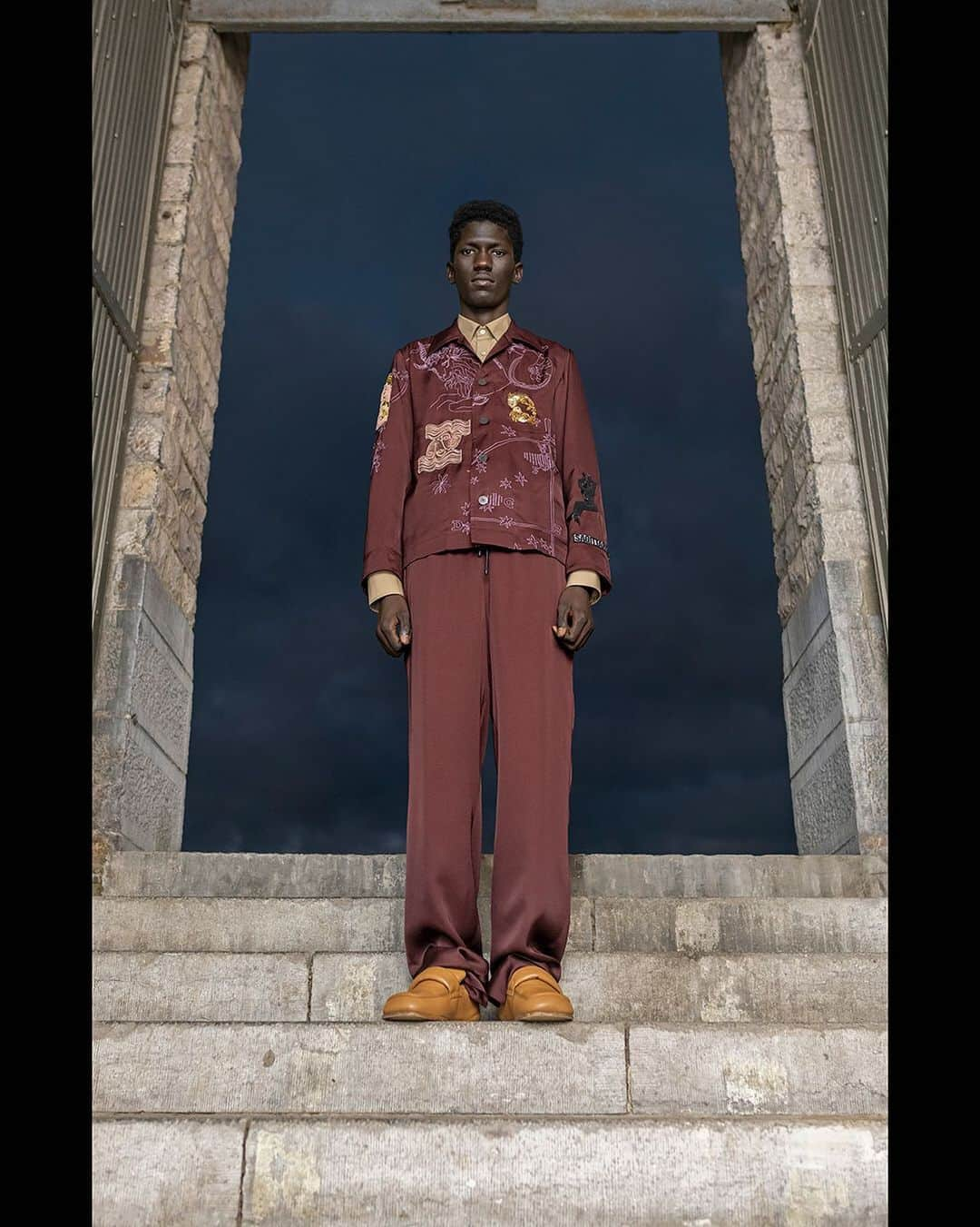 ドリス・ヴァン・ノッテンさんのインスタグラム写真 - (ドリス・ヴァン・ノッテンInstagram)「MEN AW 21-22 All looks on our website Driesvannoten.com Video on IG TV  Picture by @pamelaberkovic  #driesvannoten #mensfashion #fashionshow #aw21 #pfw」1月22日 3時00分 - driesvannoten